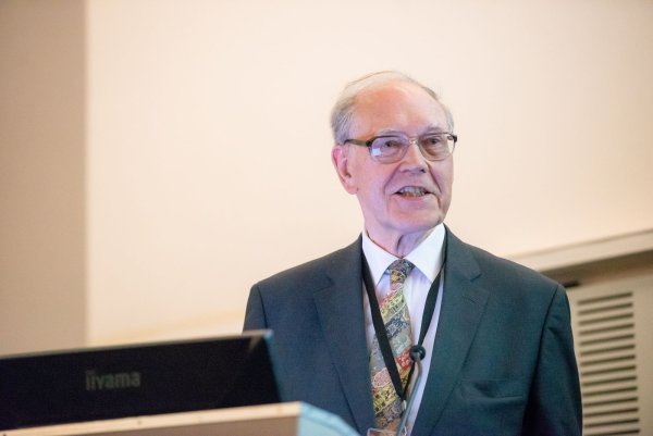 Professor David Warrell receiving the Sir Patrick Manson Medal